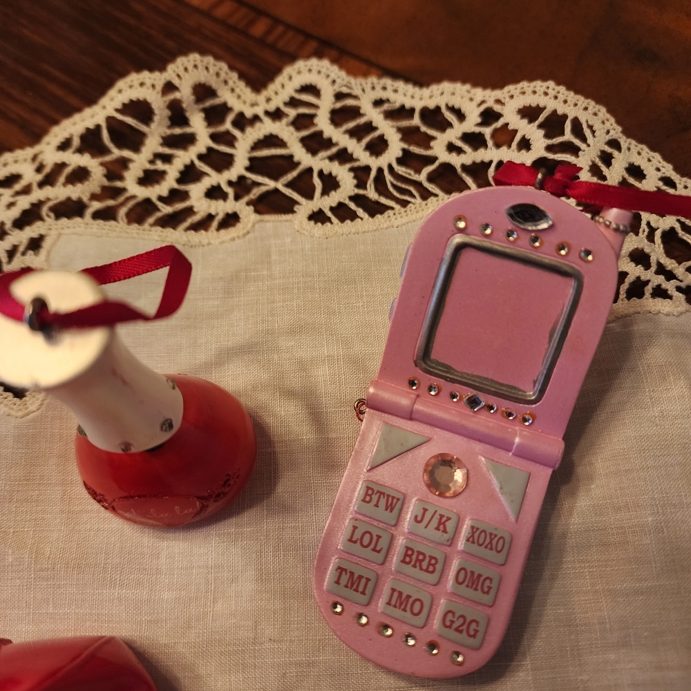Red High Heel Shoe and Accessories Set Ornaments - Picture 6 of 6